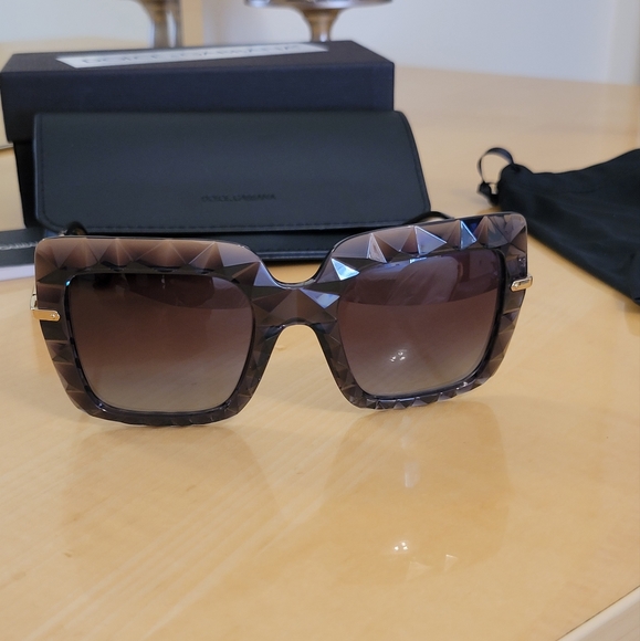 Dolce & Gabbana Sunglasses - Brand New - Picture 2 of 6
